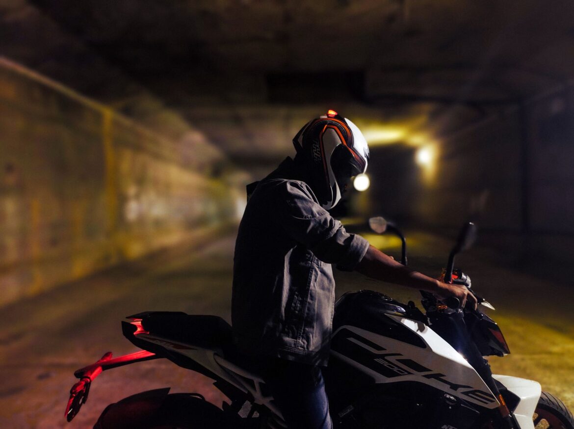 How to Become a Blood Bike Rider Volunteer UK Hospitals Rely On - ilustracja artykulu